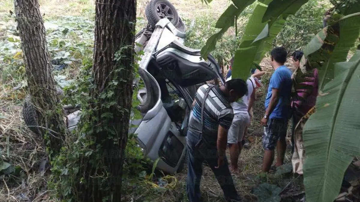 3Profesor cae en barranco